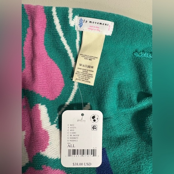 NWT Free People Movement Jumping Jacquard Beanie – Bright Camo – One Size - Picture 6 of 7